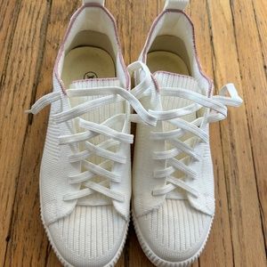 Vivaia Women’s White Pink Trim Sneaker Size 37